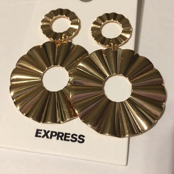 Express| Gold Drop Wave Circular Earrings - Picture 2 of 3